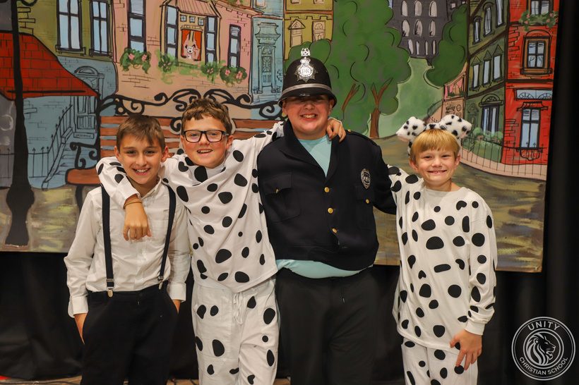 Students in costume as the constable and the dalmatian puppies