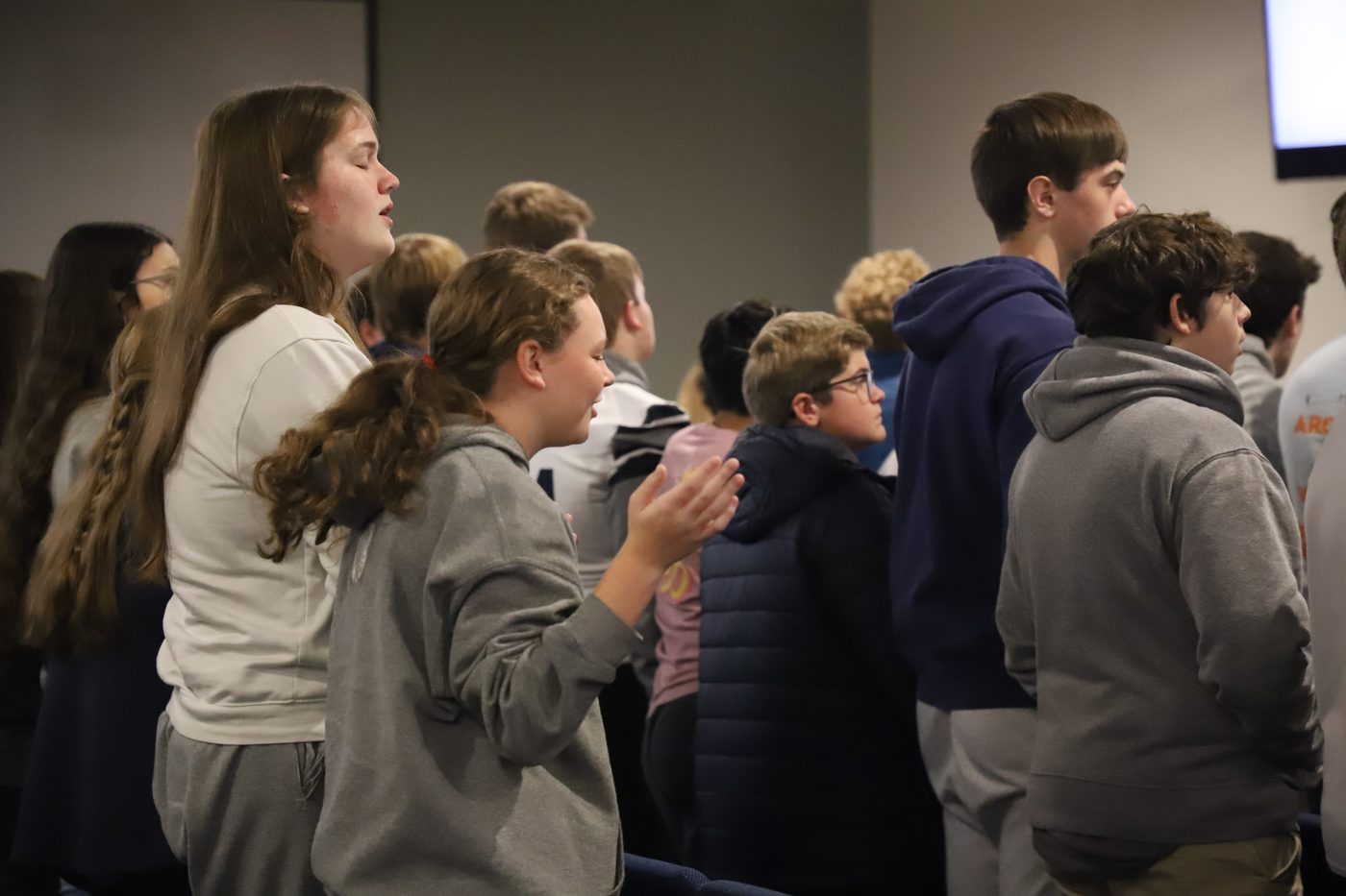 Unity students worshipping together in chapel